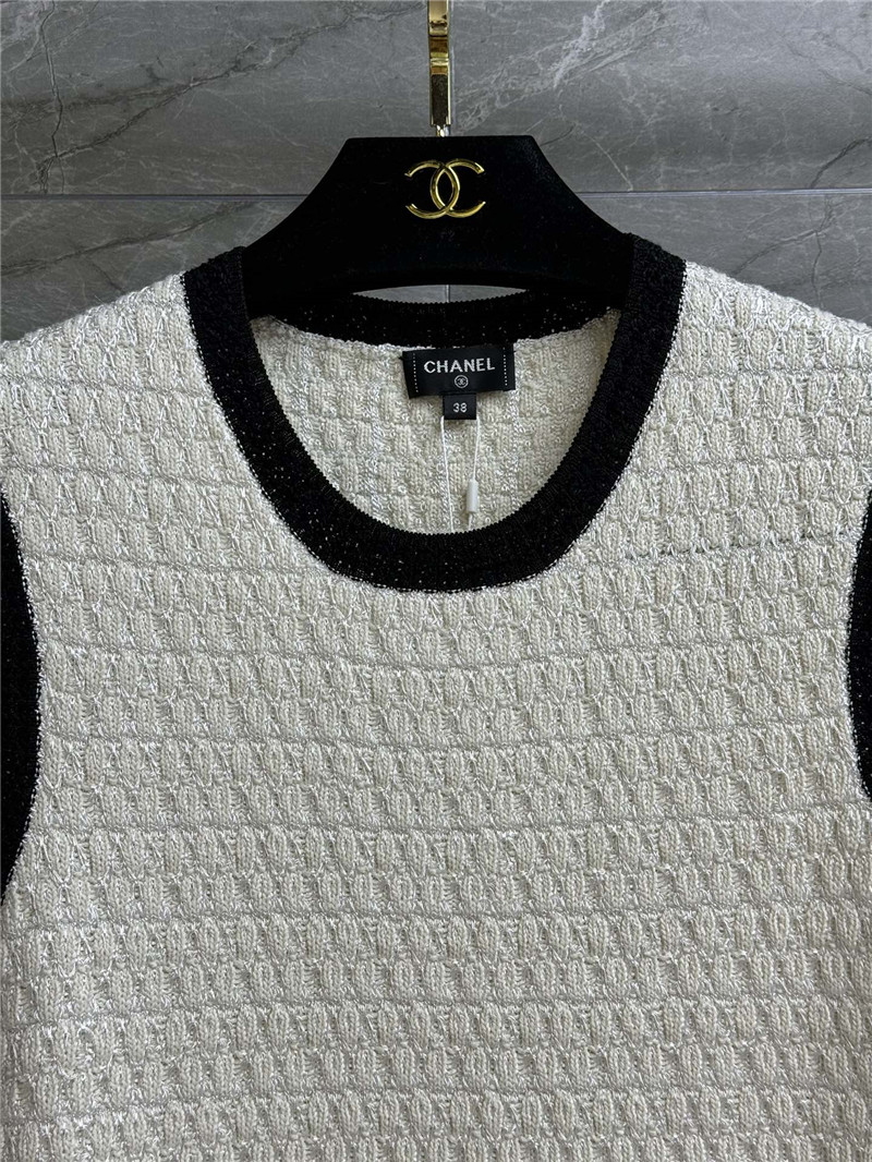 Ch**el sleeveless knitted skirt