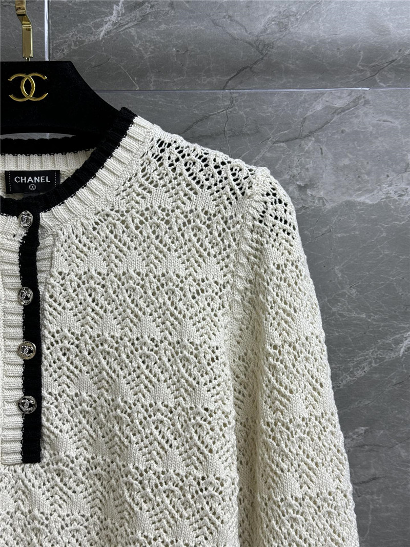 Ch**el hollow short sweater
