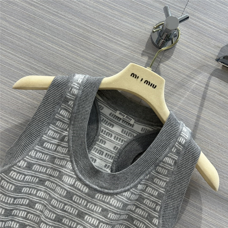 M1um1u vest + skirt suit