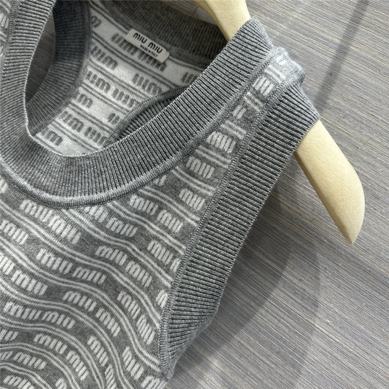 M1um1u vest + skirt suit