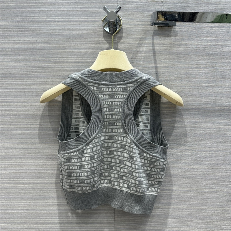 M1um1u vest + skirt suit