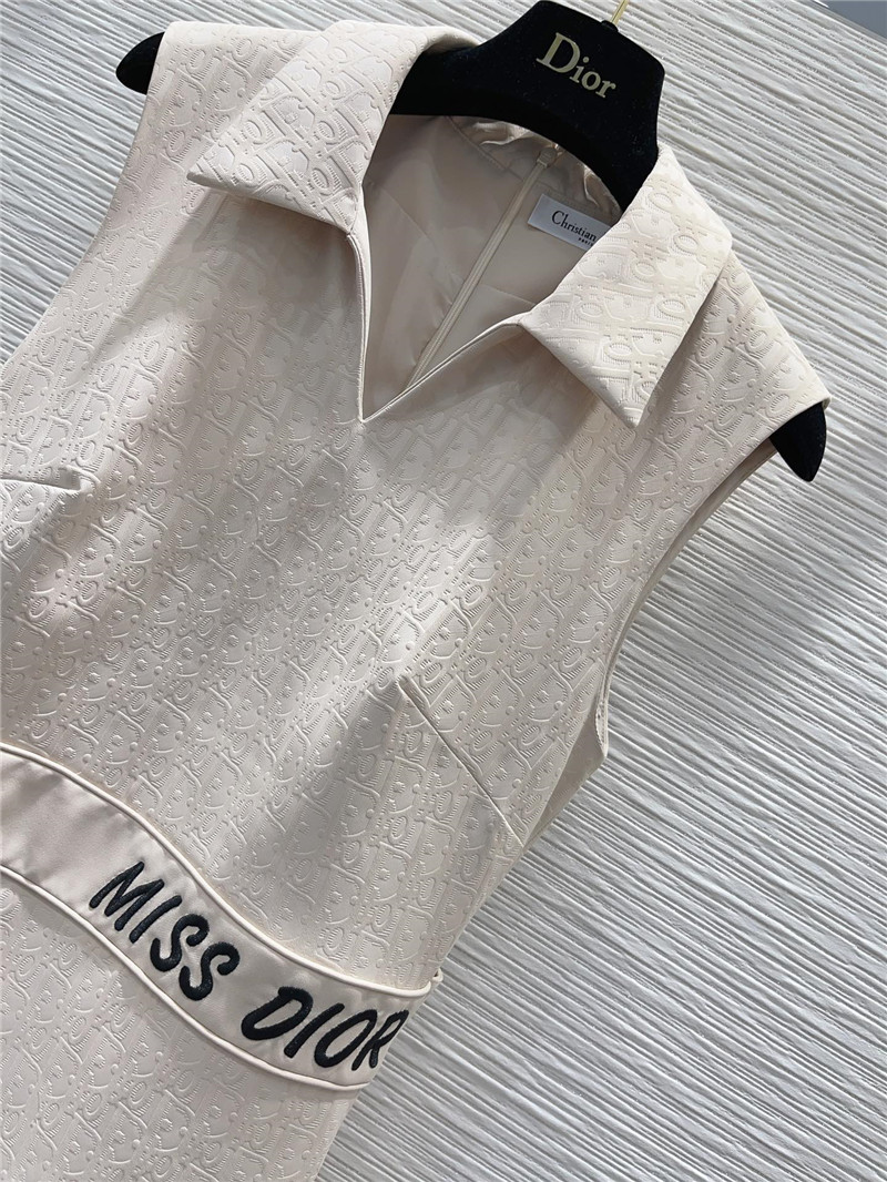D10r vest dress