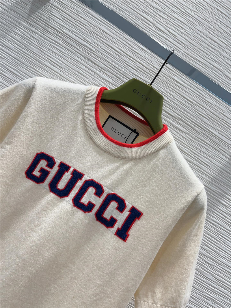 Gvc*1 classic crew neck pullover sweater