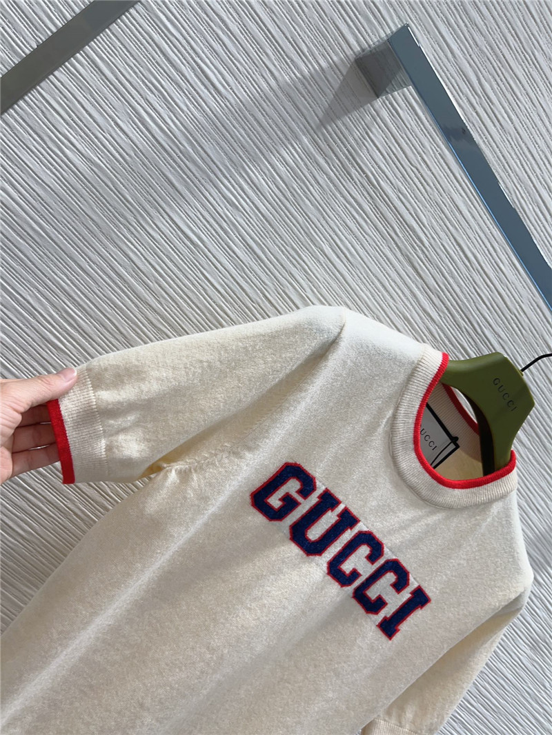 Gvc*1 classic crew neck pullover sweater