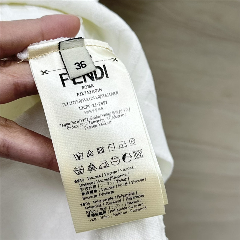 F**di embossed ff letter three-dimensional logo top
