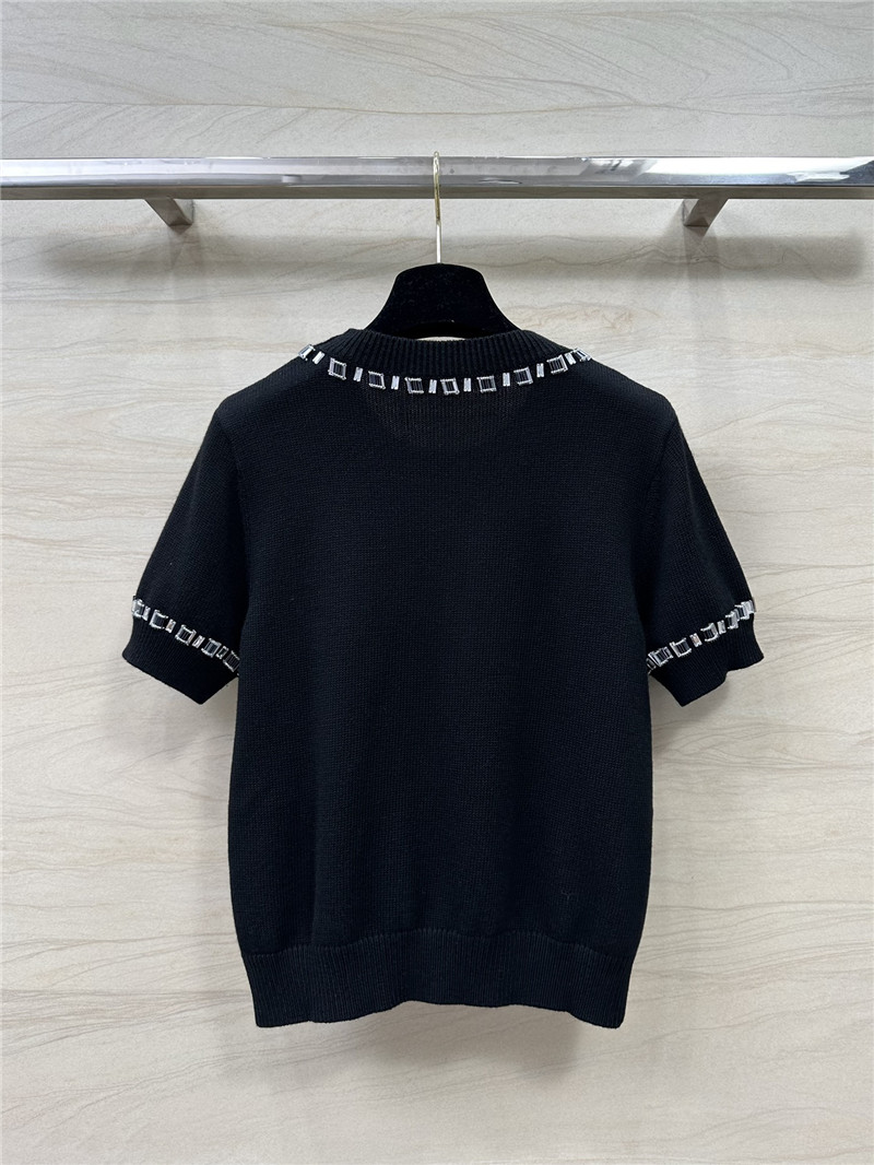 l0vis vvtt0n lv round neck square D1am0nd trim design top