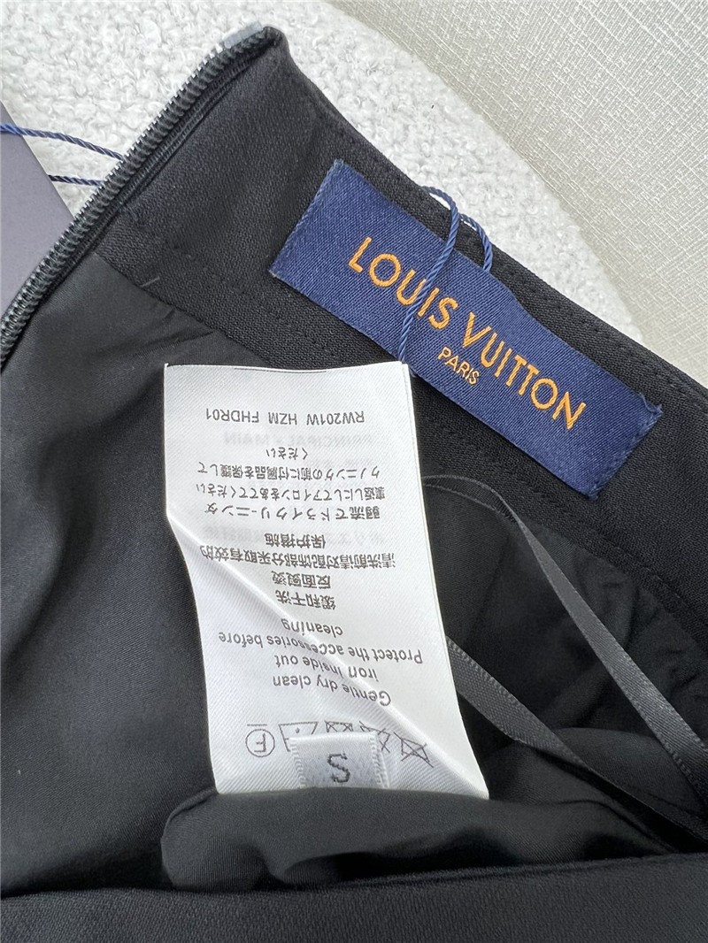 l0vis Vvtt0n lv minimalist cut skirt