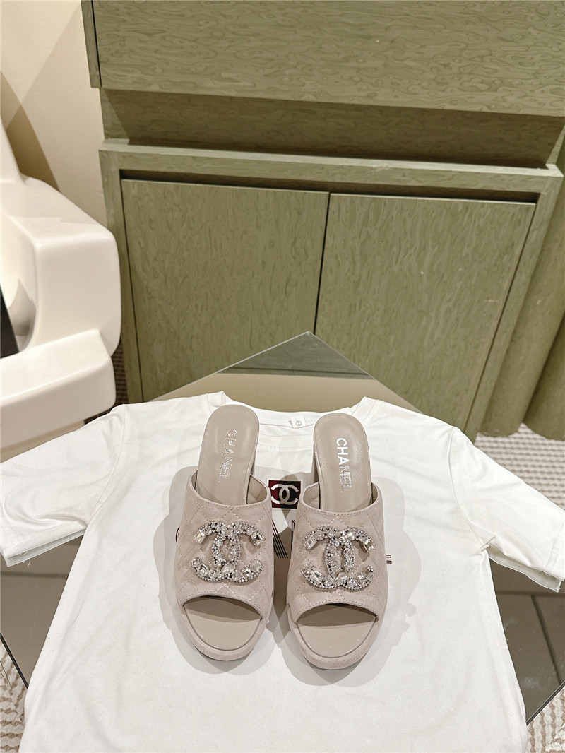 ch**el horseshoe heel D1am0nd logo slippers