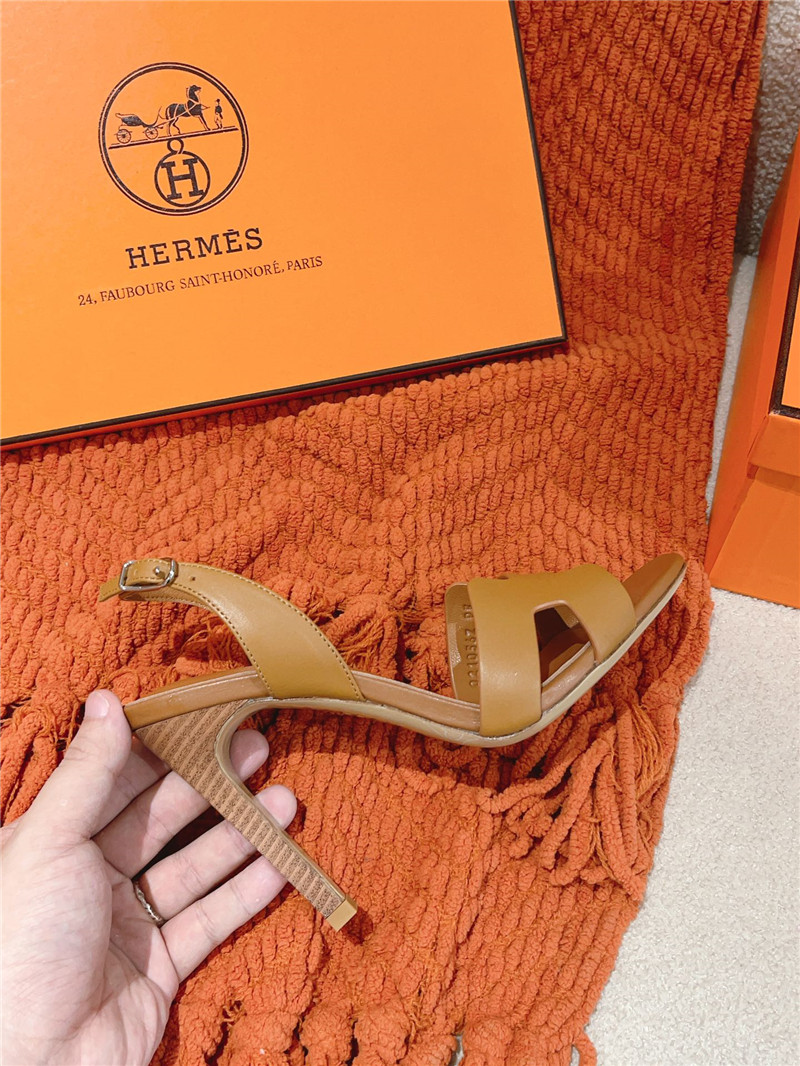 H**me5 new sandals
