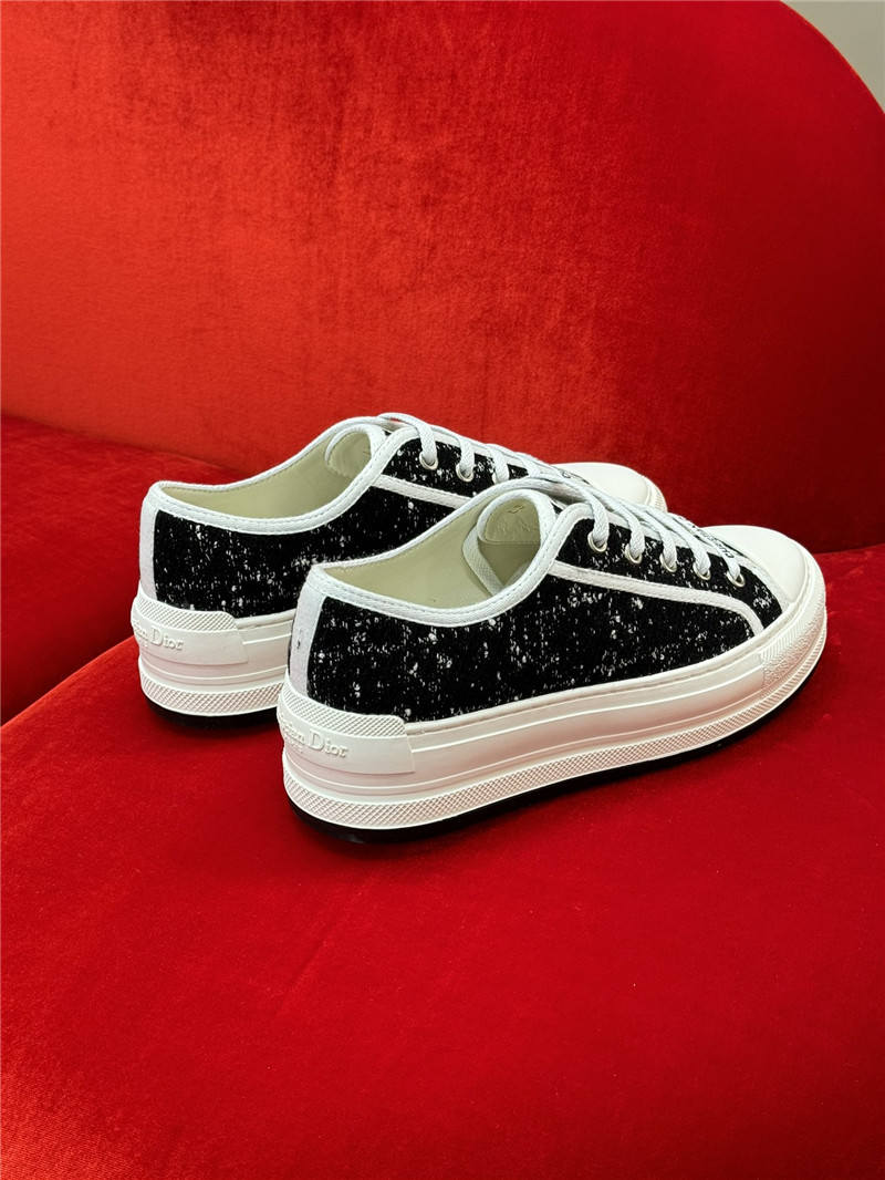 D10r women’s black & white platform sneakers