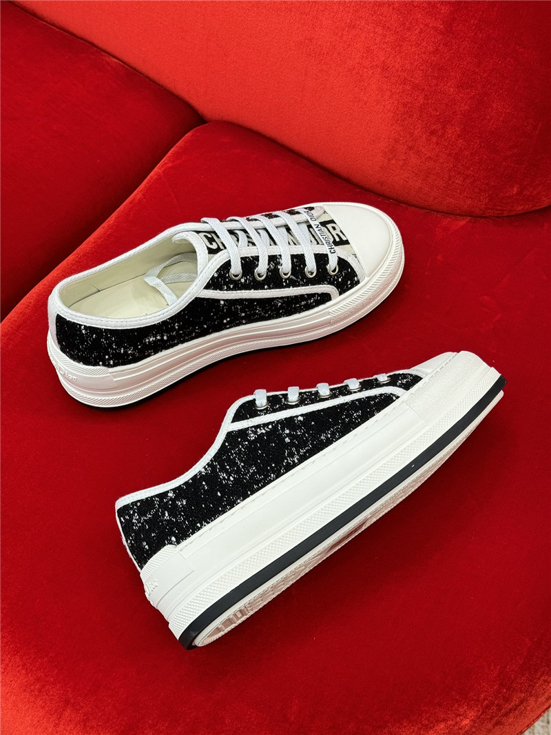 D10r women’s black & white platform sneakers