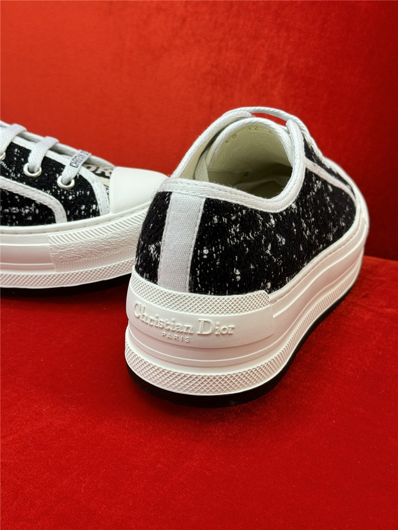 D10r women’s black & white platform sneakers