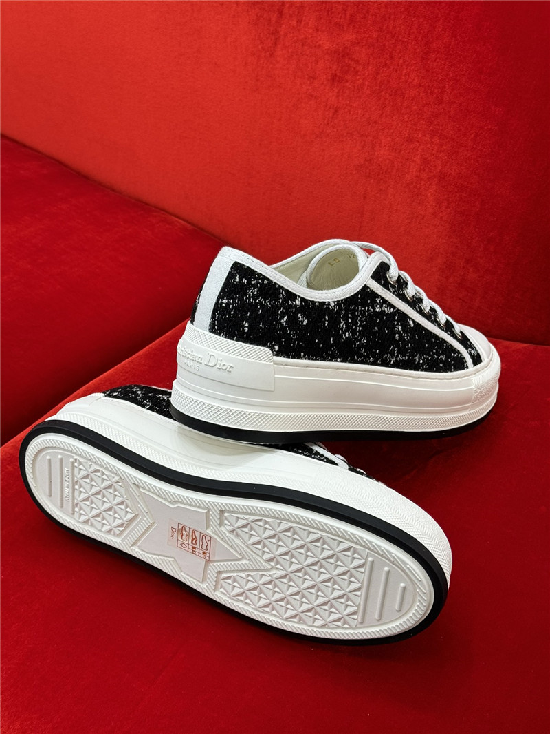 D10r women’s black & white platform sneakers