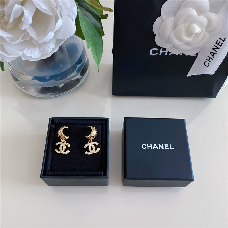 Ch**el letter double c earrings