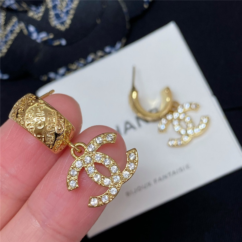 Ch**el letter double c earrings