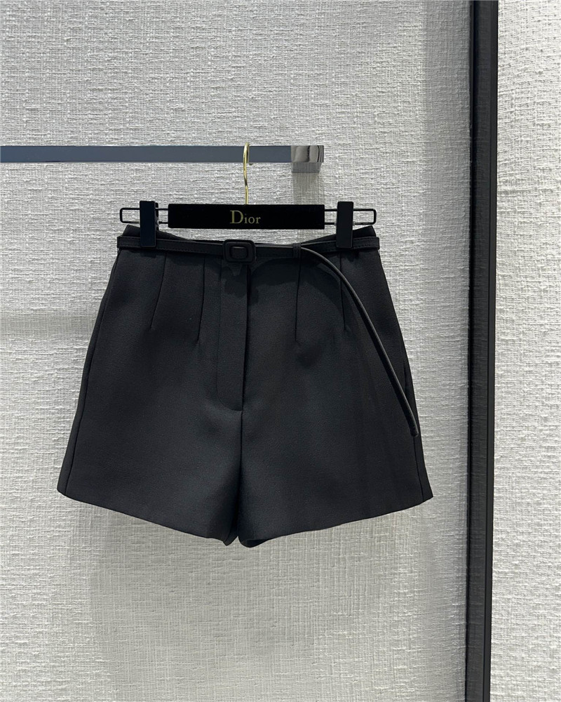 D10r classic versatile high waist shorts
