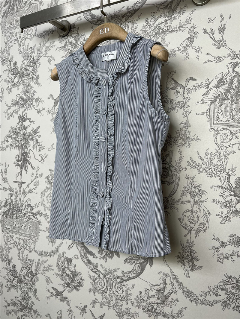 Ch**el new earring sleeveless shirt