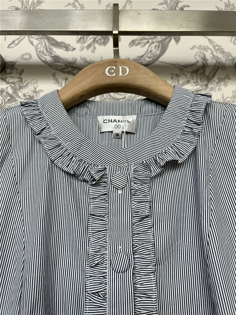 Ch**el new earring sleeveless shirt