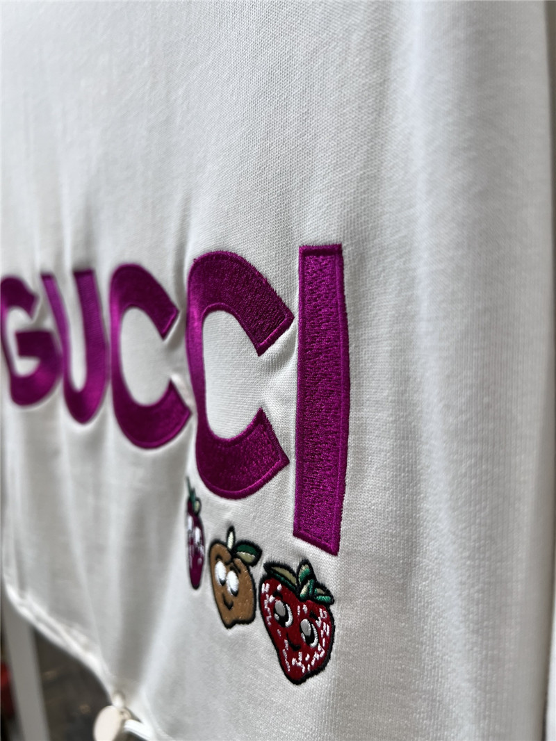 Gvc*1 embroidered lettering strawberry t-shirt