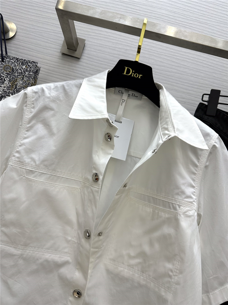 D10r short loose shirt