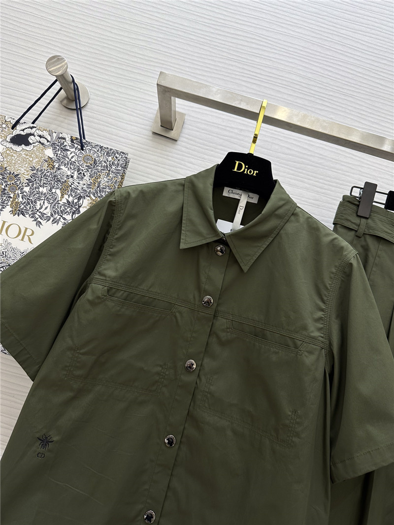 D10r short loose shirt