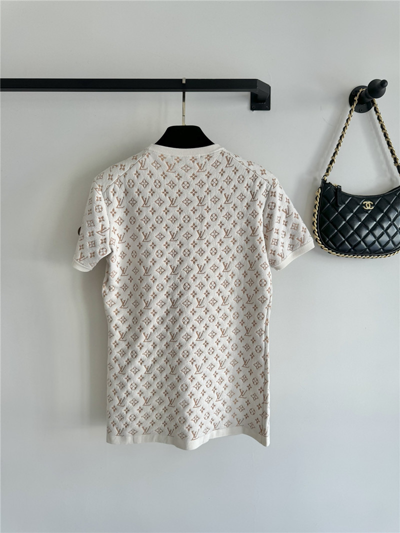l0vis Vvtt0n lv sweater + high-waisted slim skirt suit