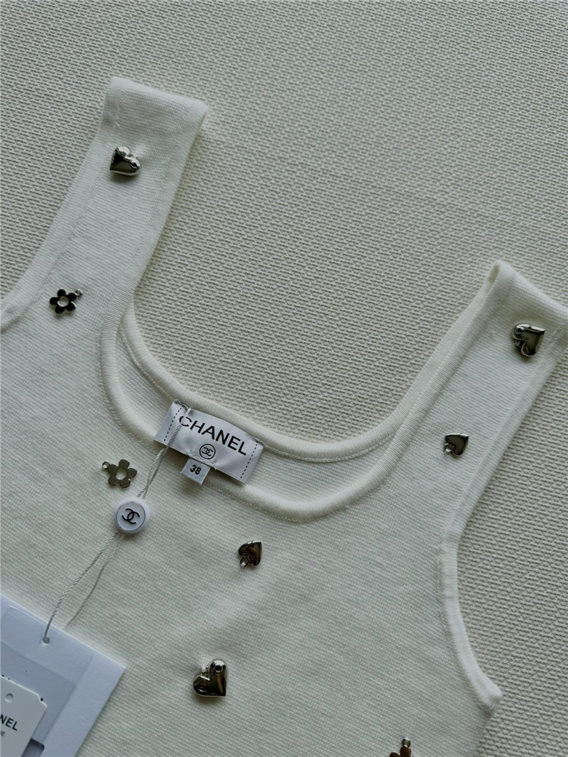 Ch**el new short vest