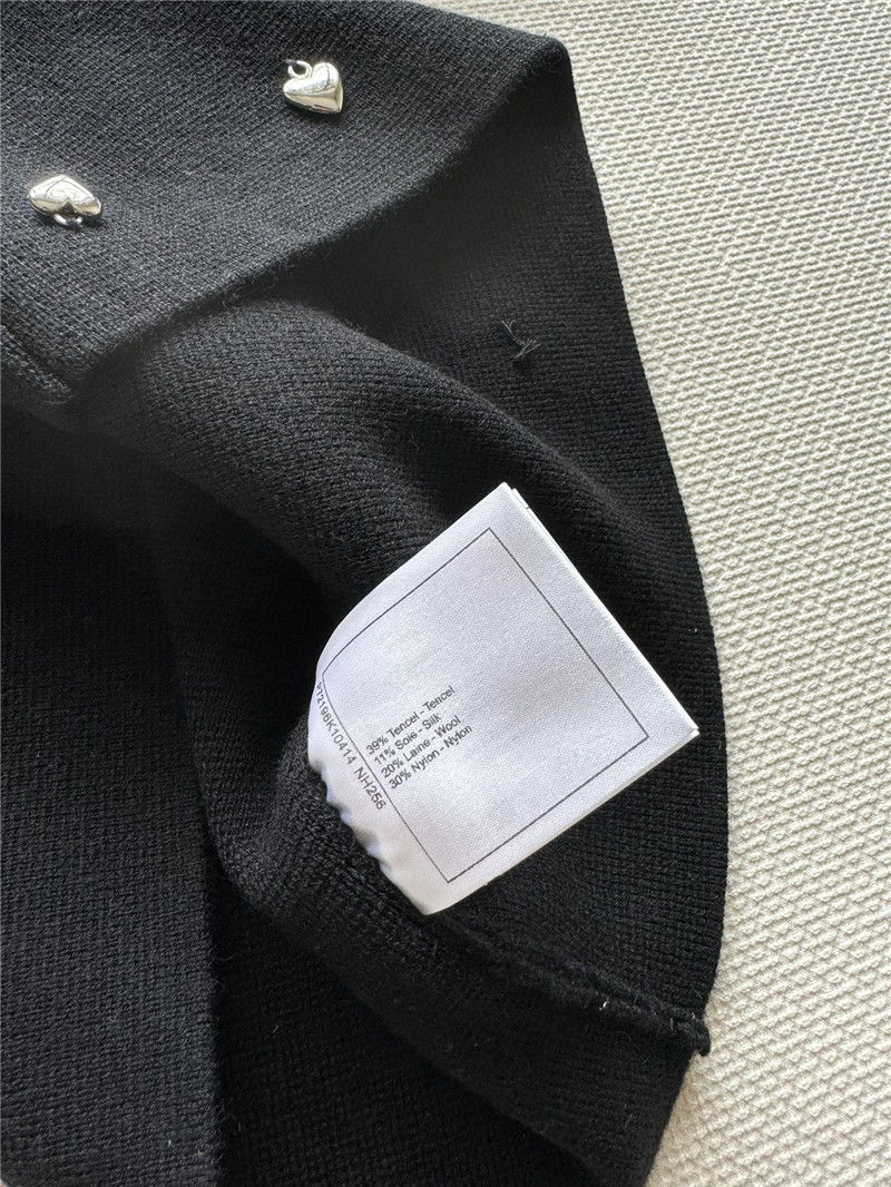 Ch**el new short vest