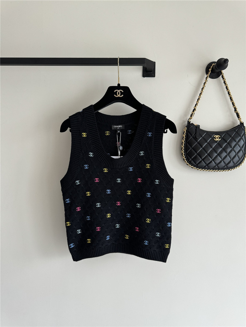 Ch**el colorful full logo vest black