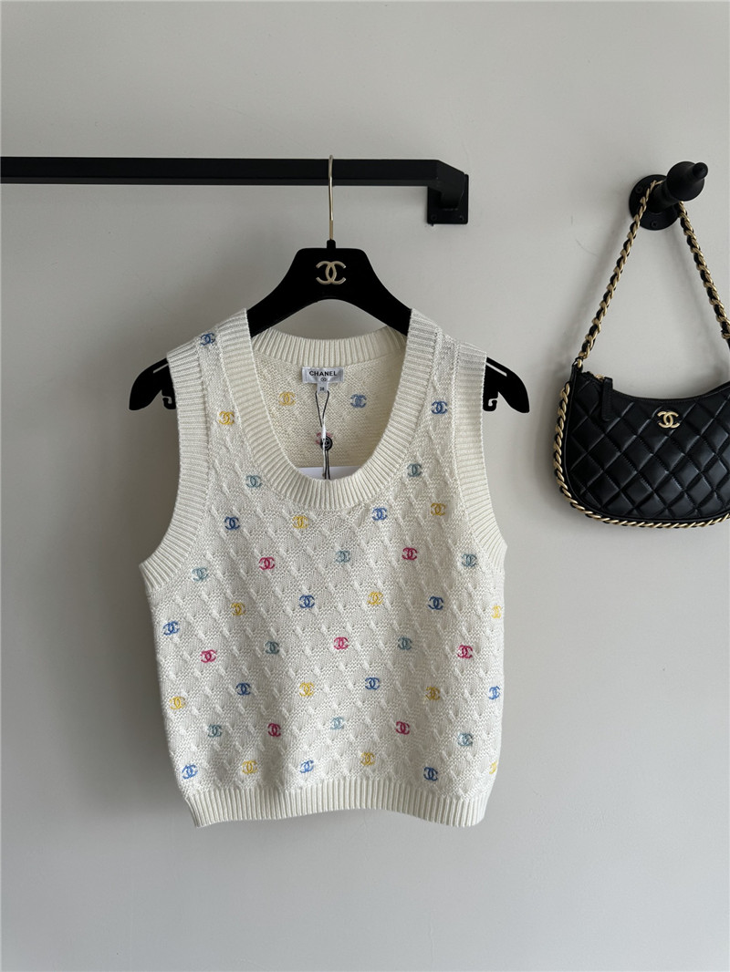 Ch**el colorful full logo vest white