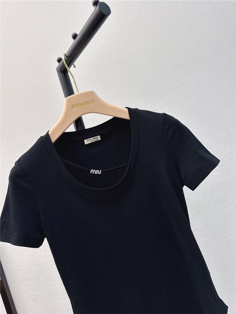M1um1u slim fit u-neck t-shirt