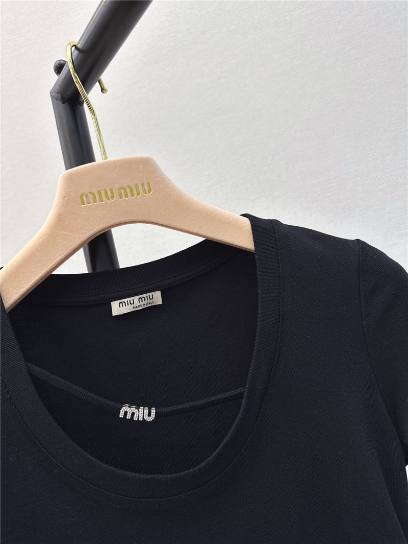M1um1u slim fit u-neck t-shirt