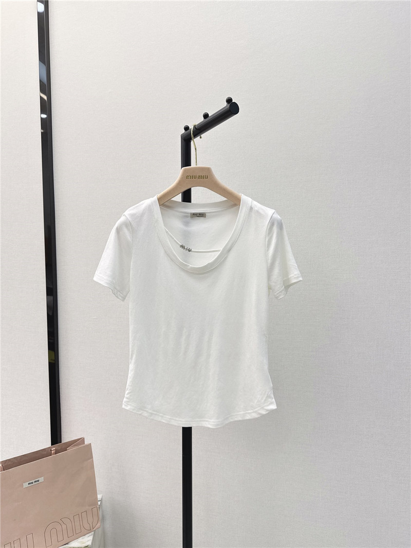 M1um1u slim fit u-neck t-shirt