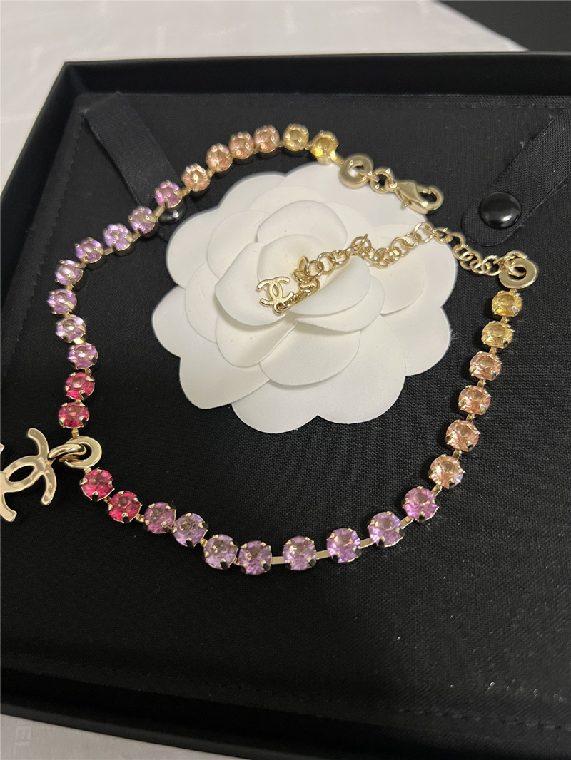 ch**el color gradient D1am0nd necklace