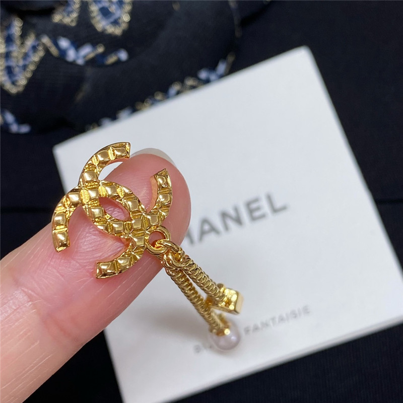 ch**el D1am0nd double c pearl square D1am0nd earrings