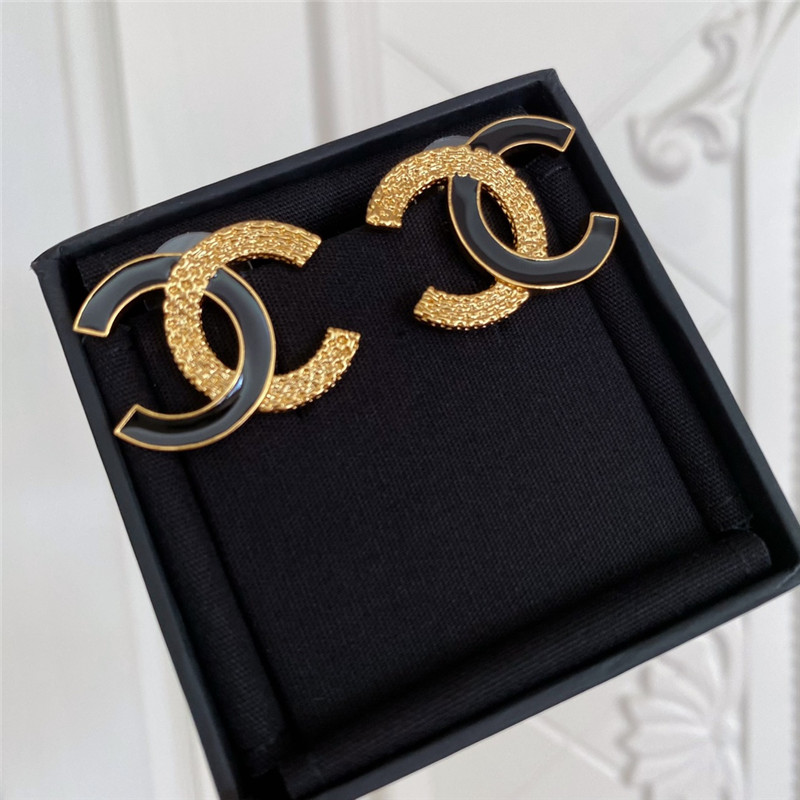 Ch**el enamel gold relief earrings