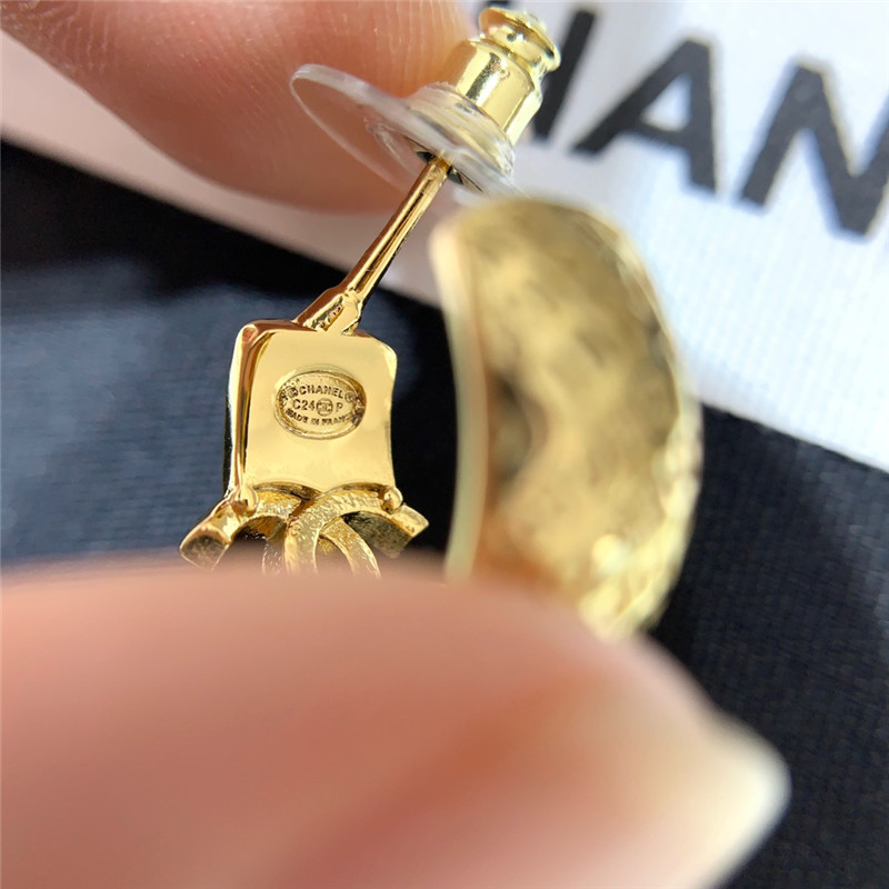 Ch**el letter curved c earrings
