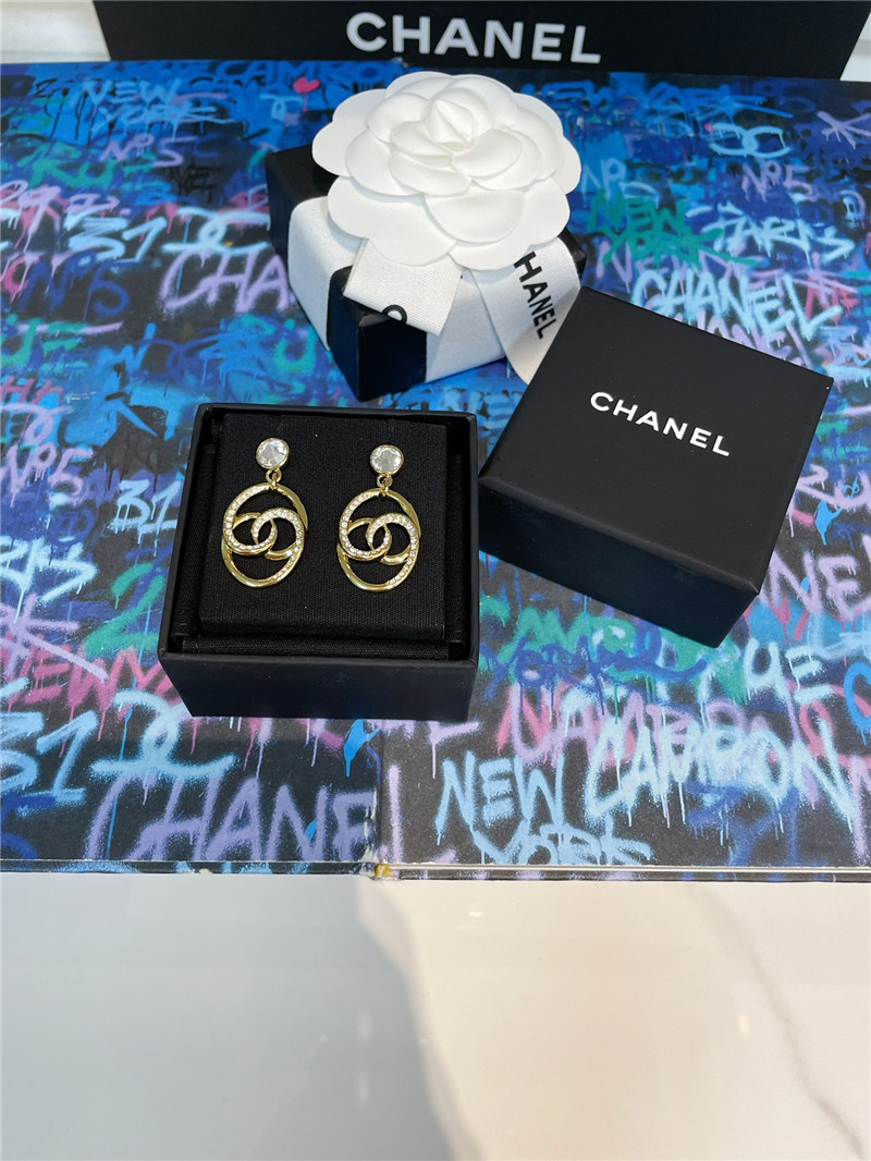 ch**el oval twisted double c half D1am0nd earrings