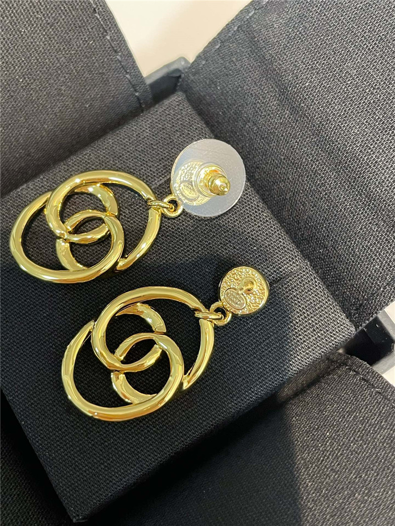 ch**el oval twisted double c half D1am0nd earrings