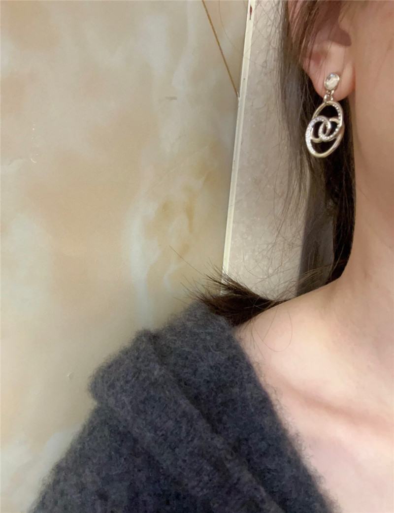 ch**el oval twisted double c half D1am0nd earrings