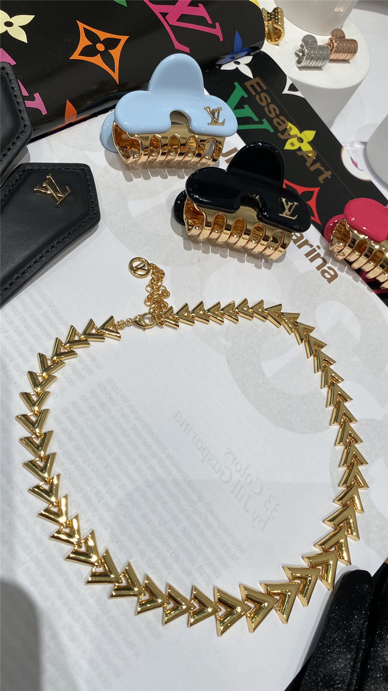 l0vis Vvtt0n lv   donkey brand necklace