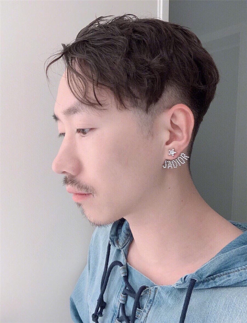 d10r letter D1am0nd earrings