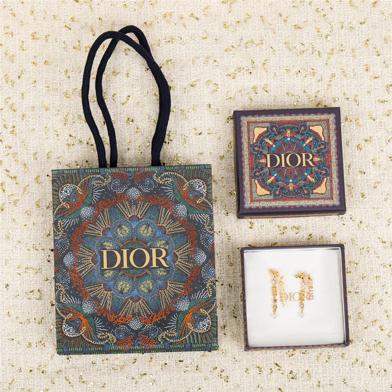 D10r new left and right asymmetrical earrings