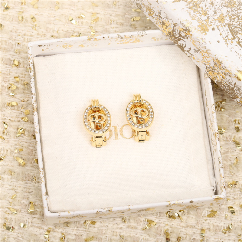d10r oval D1am0nd earrings
