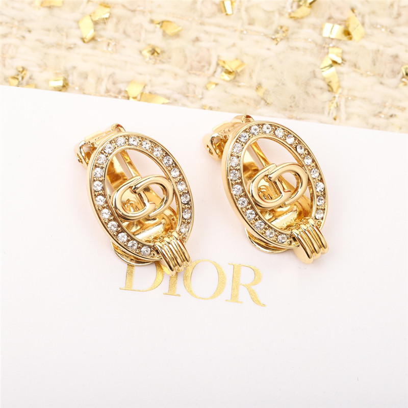 d10r oval D1am0nd earrings