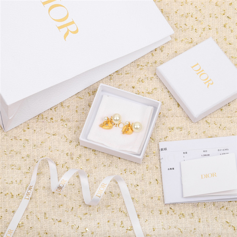 D10r love pearl earrings
