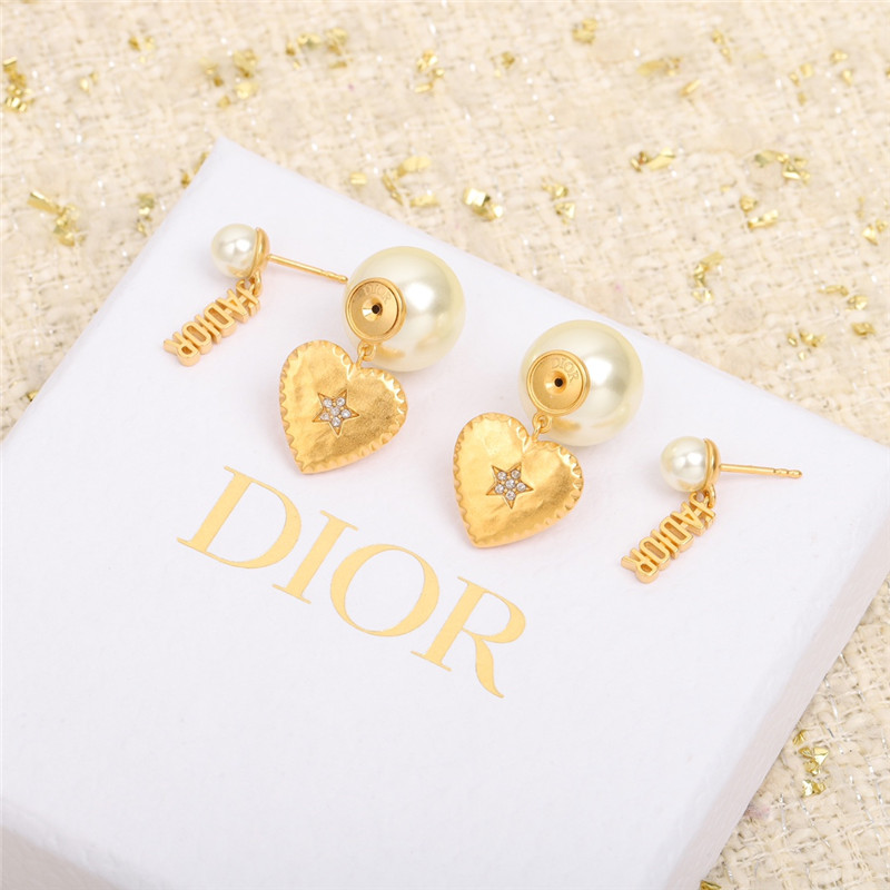D10r love pearl earrings