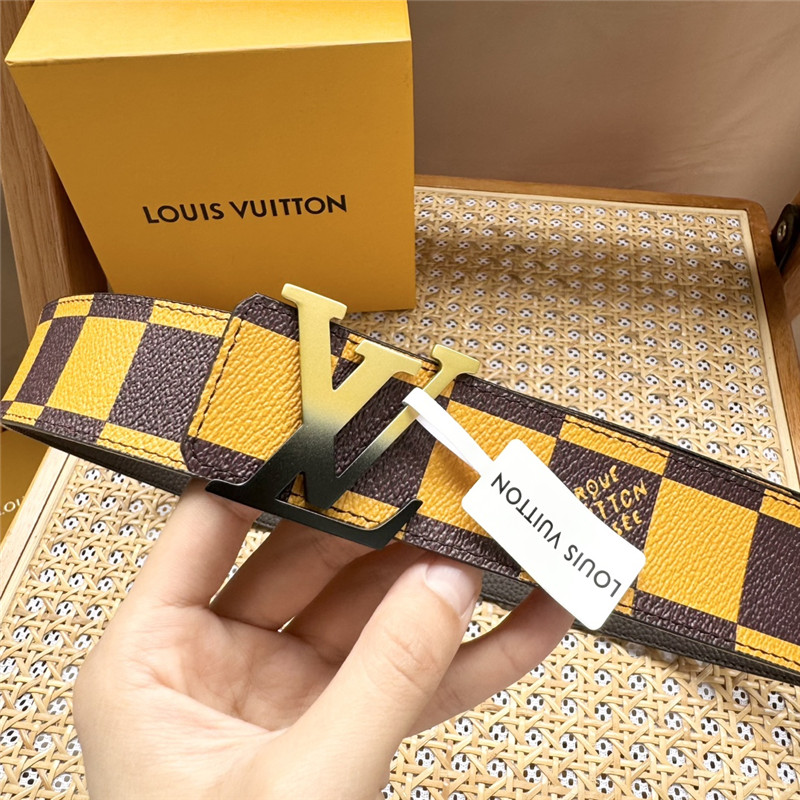 l0vis Vvtt0n lv plaid canvas with pebbled bottom belt