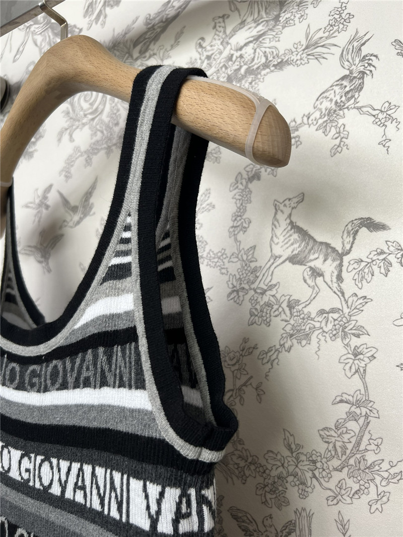 Va1e*ntin0 black striped knitted vest