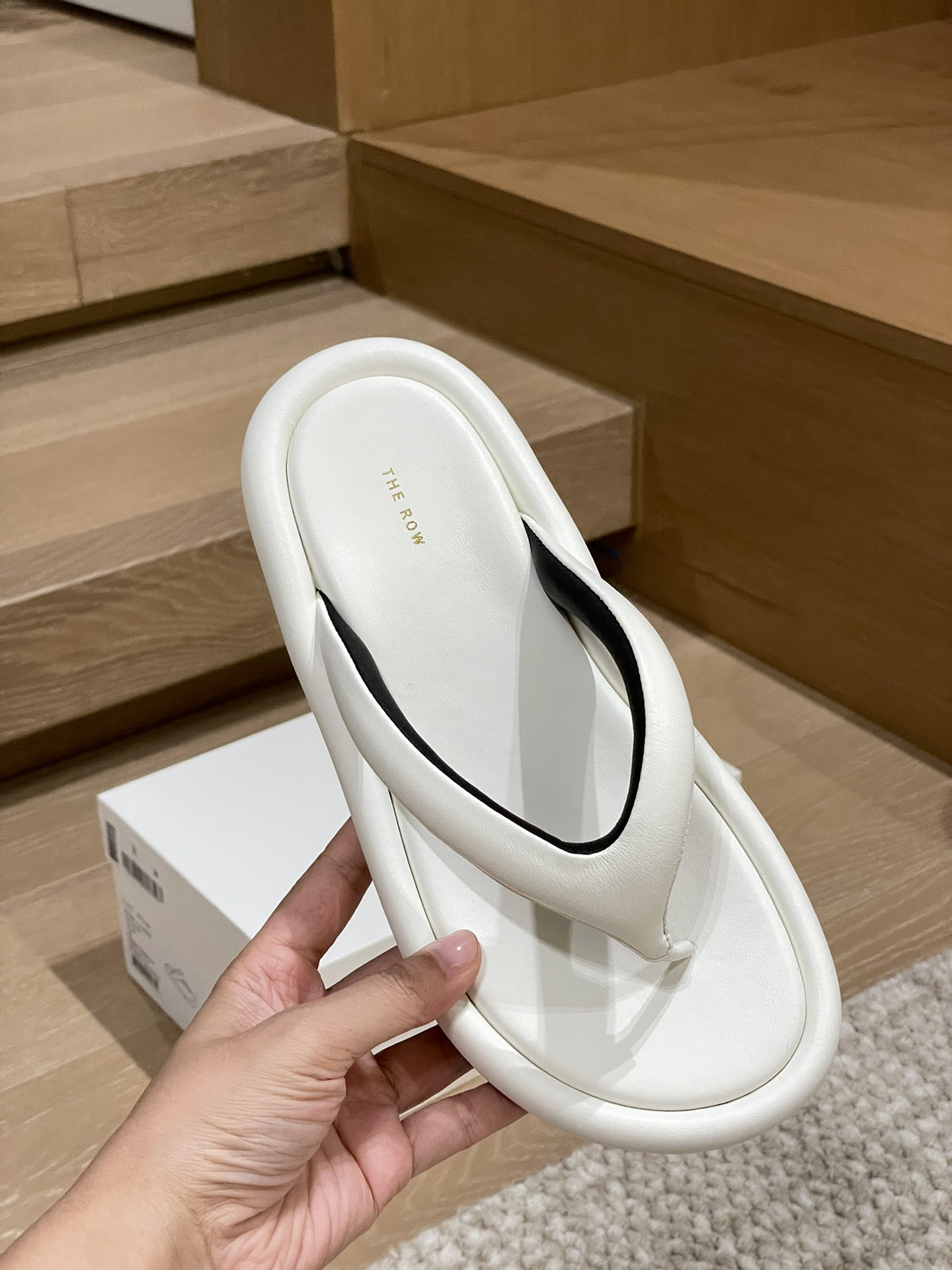 The R0w casual slippers best replica shoes website